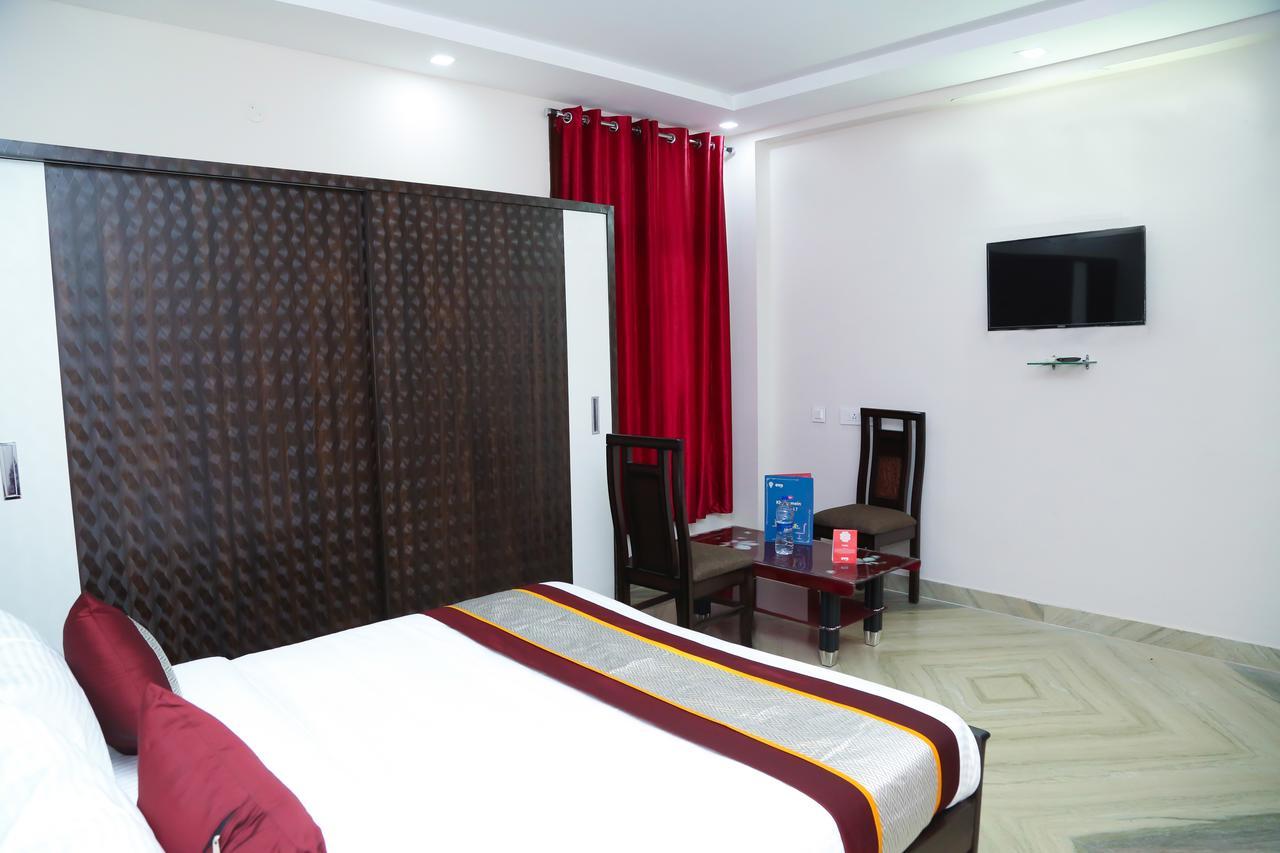 Oyo 9226 Near Railway Station Hotel Тирупати Екстериор снимка